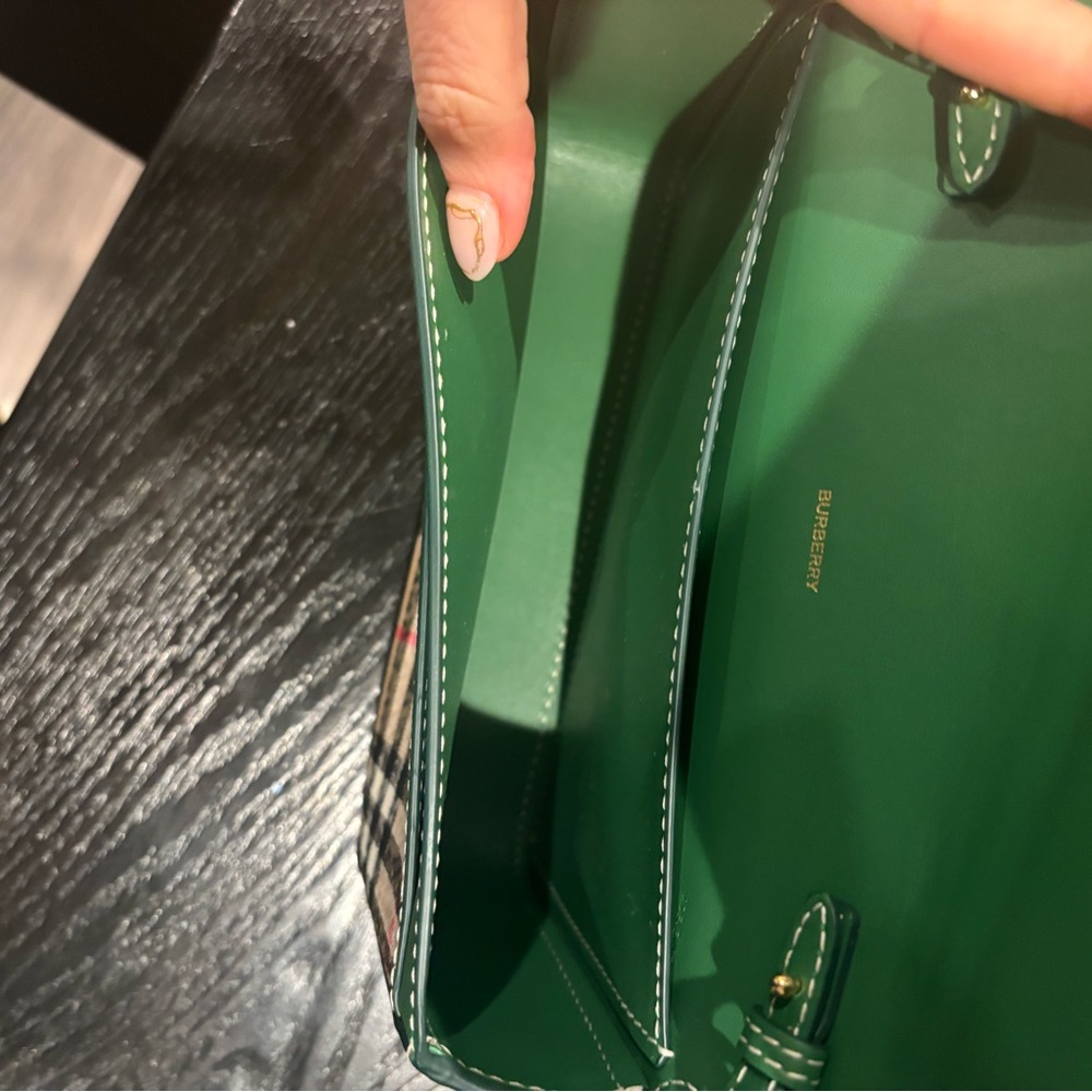 NWT authentic Burberry cross body - Picture 2 of 3